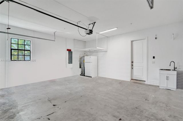 11353 SW 13th St, Pembroke Pines, FL 33025