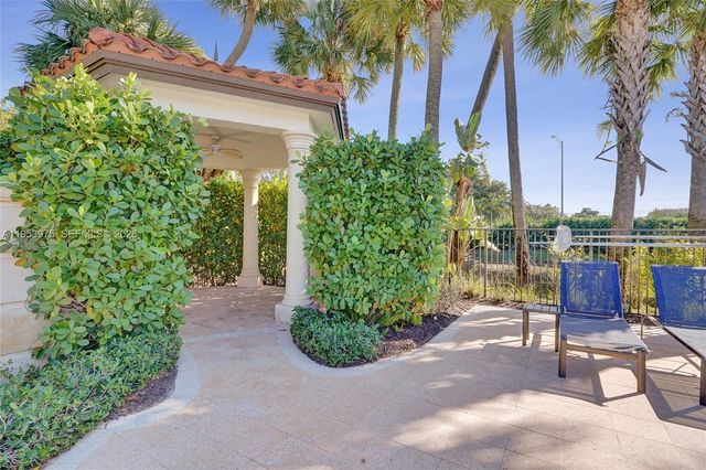 11353 SW 13th St, Pembroke Pines, FL 33025