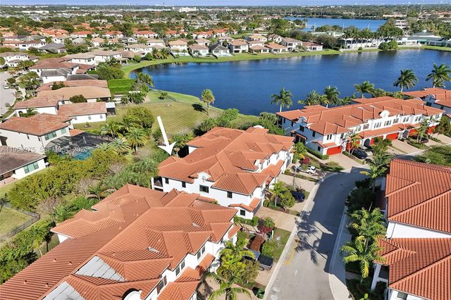 11353 SW 13th St, Pembroke Pines, FL 33025