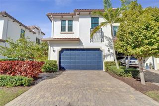 11353 SW 13th St, Pembroke Pines, FL 33025