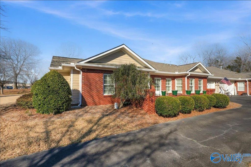 154 Valley Way Circle SE, Huntsville, AL 35802