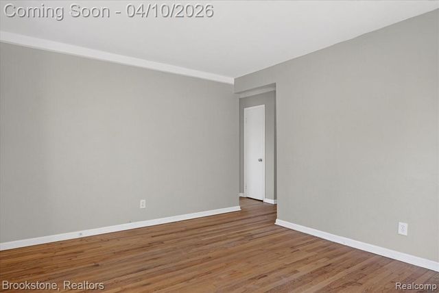 22447 Sharrow Avenue, Warren, MI 48089