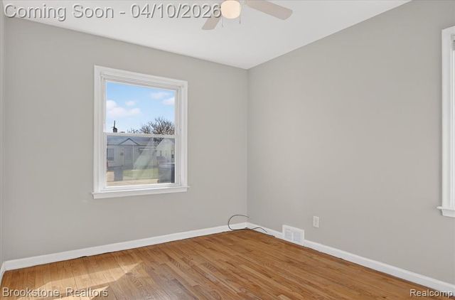 22447 Sharrow Avenue, Warren, MI 48089