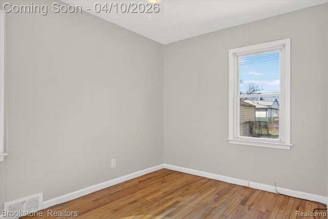 22447 Sharrow Avenue, Warren, MI 48089