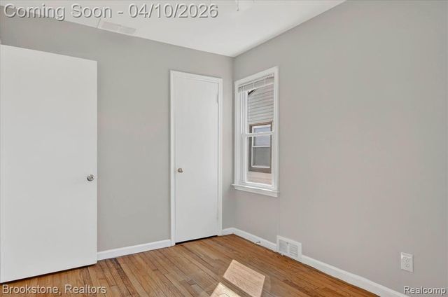 22447 Sharrow Avenue, Warren, MI 48089