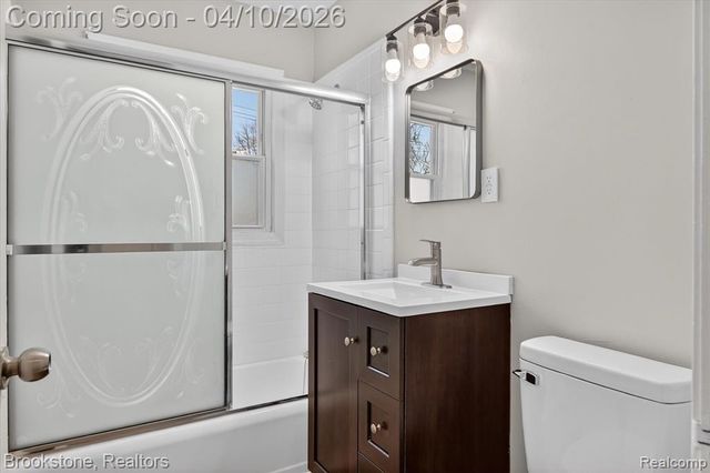 22447 Sharrow Avenue, Warren, MI 48089