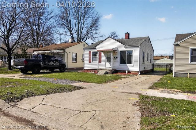 22447 Sharrow Avenue, Warren, MI 48089