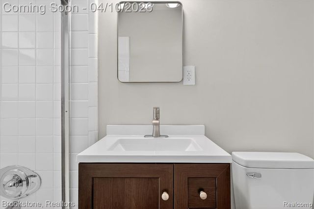 22447 Sharrow Avenue, Warren, MI 48089