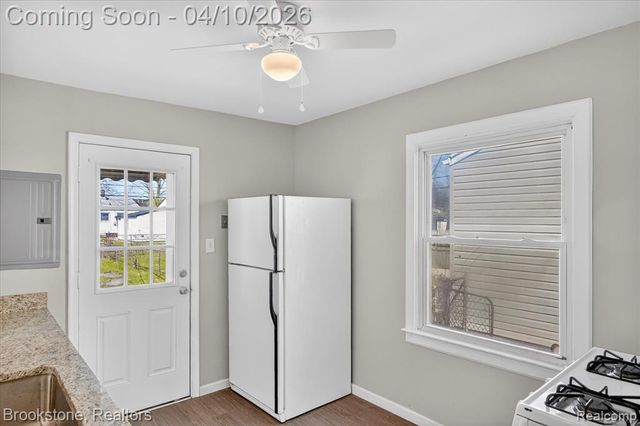 22447 Sharrow Avenue, Warren, MI 48089