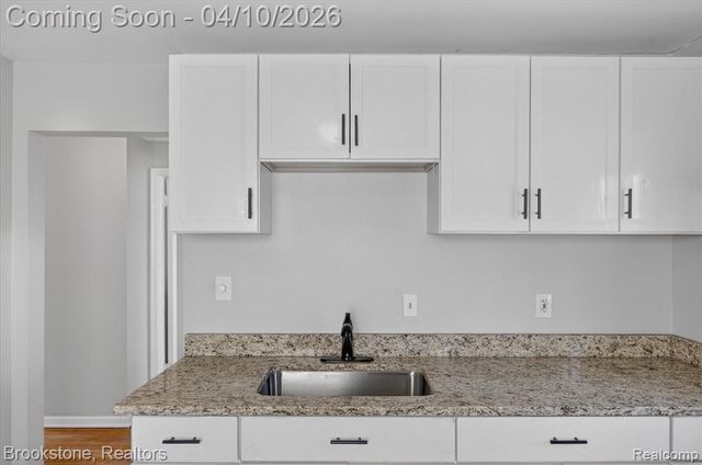 22447 Sharrow Avenue, Warren, MI 48089