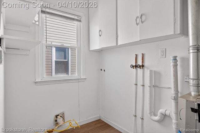 22447 Sharrow Avenue, Warren, MI 48089