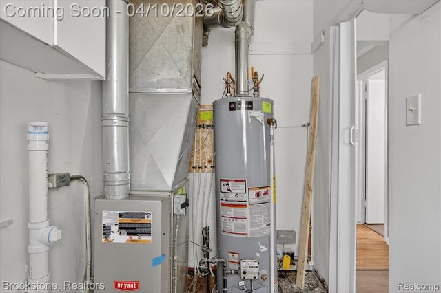 22447 Sharrow Avenue, Warren, MI 48089