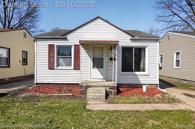 22447 Sharrow Avenue, Warren, MI 48089
