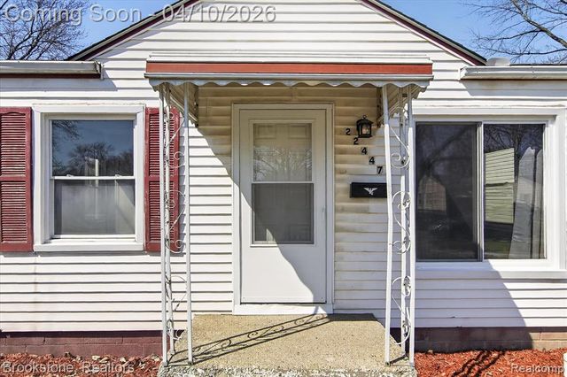 22447 Sharrow Avenue, Warren, MI 48089