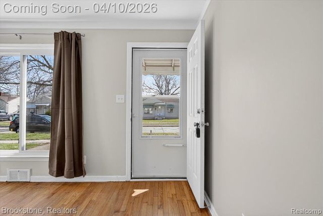 22447 Sharrow Avenue, Warren, MI 48089