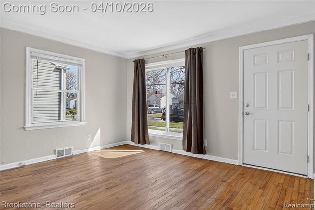 22447 Sharrow Avenue, Warren, MI 48089