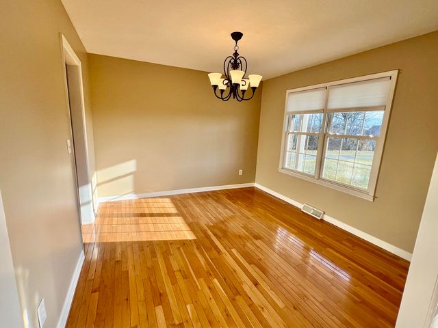 1887 Gaffney Road, Crab Orchard, KY 40419