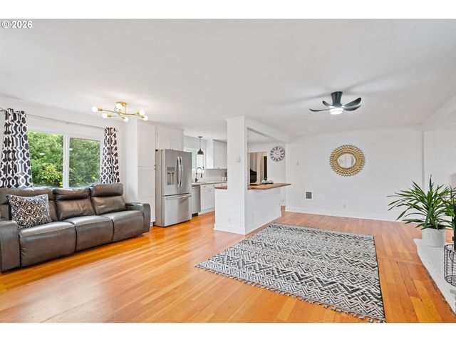 3403 COLUMBIA HEIGHTS Rd, Longview, WA 98632