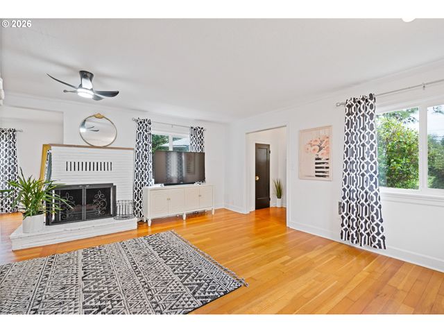 3403 COLUMBIA HEIGHTS Rd, Longview, WA 98632