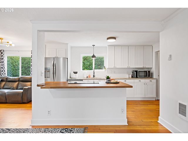 3403 COLUMBIA HEIGHTS Rd, Longview, WA 98632