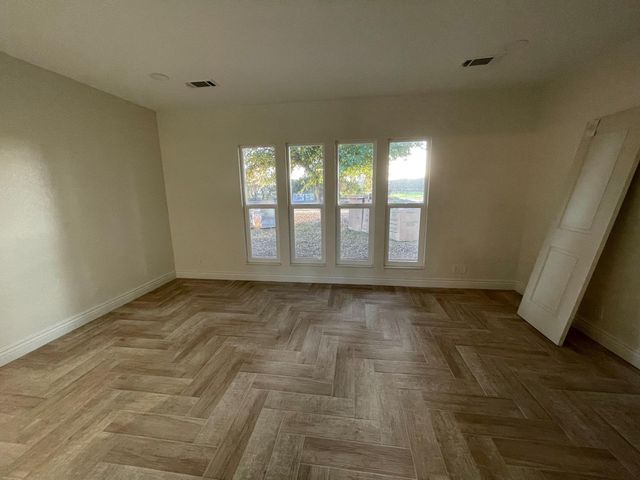 19342 E South Avenue, Reedley, CA 93654