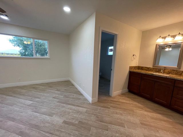 19342 E South Avenue, Reedley, CA 93654