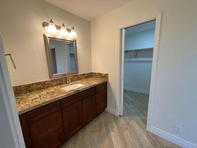 19342 E South Avenue, Reedley, CA 93654