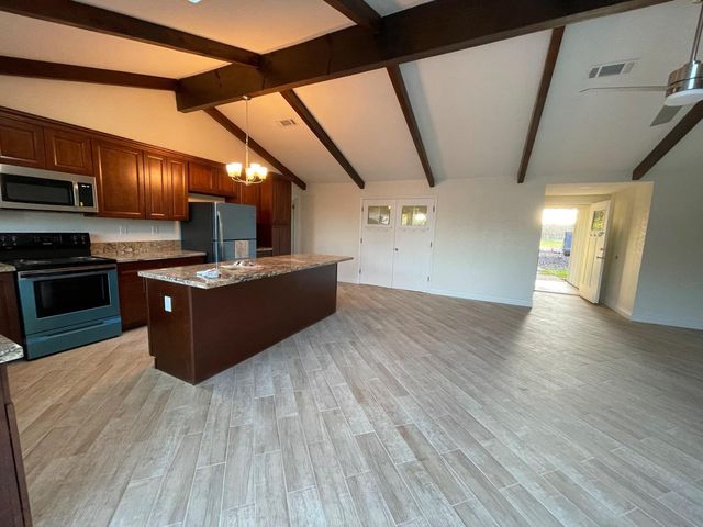 19342 E South Avenue, Reedley, CA 93654