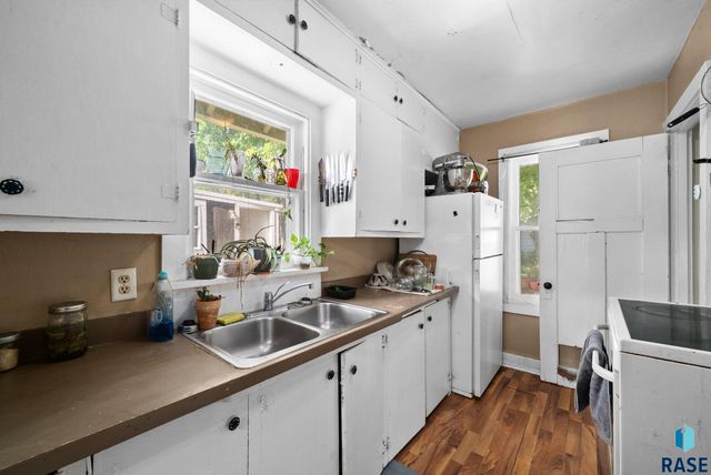 1920 S Summit Ave Avenue, Sioux Falls, SD 57105