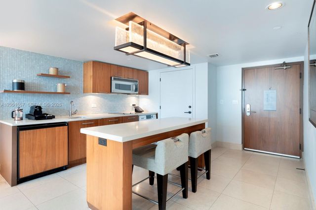 6801 Collins Avenue C414, Miami Beach, FL 33141