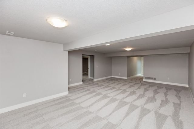 860 Gray Avenue, Waukee, IA 50263