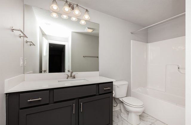 860 Gray Avenue, Waukee, IA 50263
