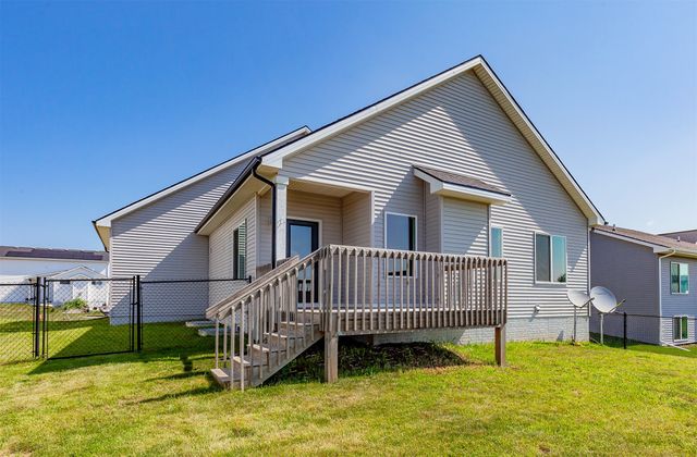 860 Gray Avenue, Waukee, IA 50263