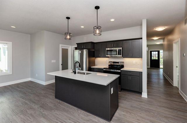 860 Gray Avenue, Waukee, IA 50263