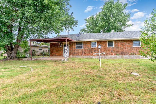 425 S Dallas Avenue, Moore, OK 73160
