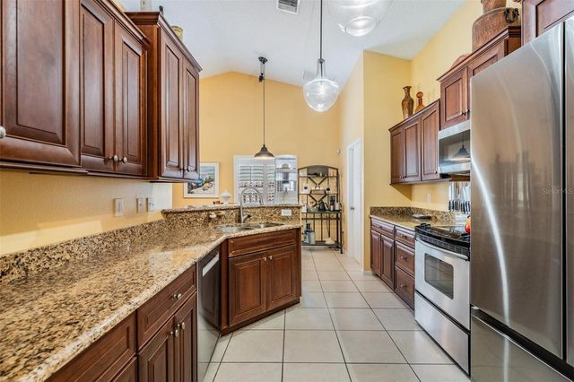 1505 LAKEHURST WAY, Brandon, FL 33511