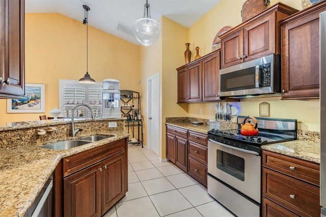 1505 LAKEHURST WAY, Brandon, FL 33511