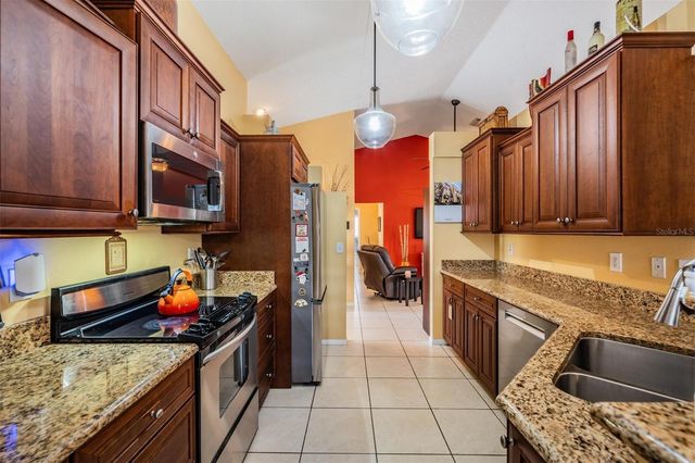 1505 LAKEHURST WAY, Brandon, FL 33511