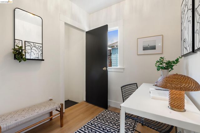 5521 Fremont St, Oakland, CA 94608