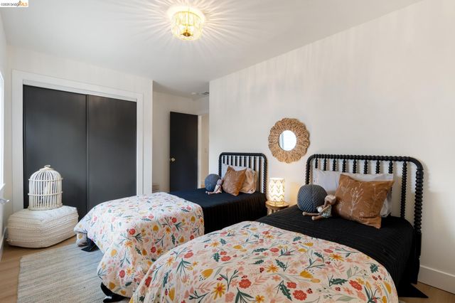 5521 Fremont St, Oakland, CA 94608