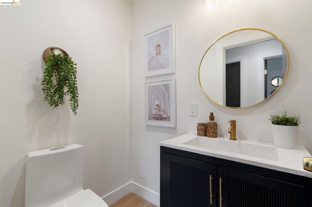 5521 Fremont St, Oakland, CA 94608