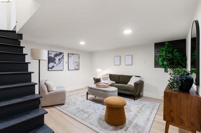 5521 Fremont St, Oakland, CA 94608