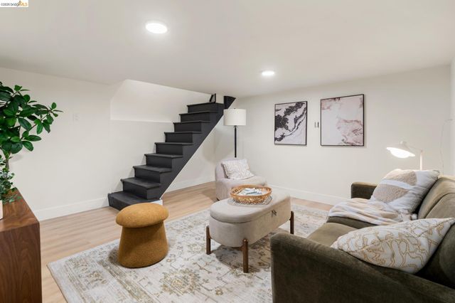 5521 Fremont St, Oakland, CA 94608