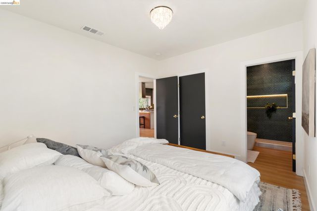 5521 Fremont St, Oakland, CA 94608