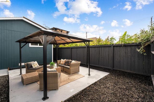 5521 Fremont St, Oakland, CA 94608