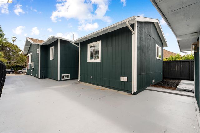 5521 Fremont St, Oakland, CA 94608