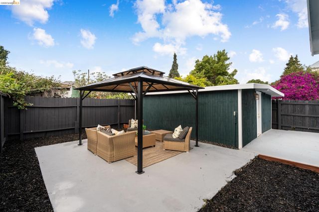 5521 Fremont St, Oakland, CA 94608