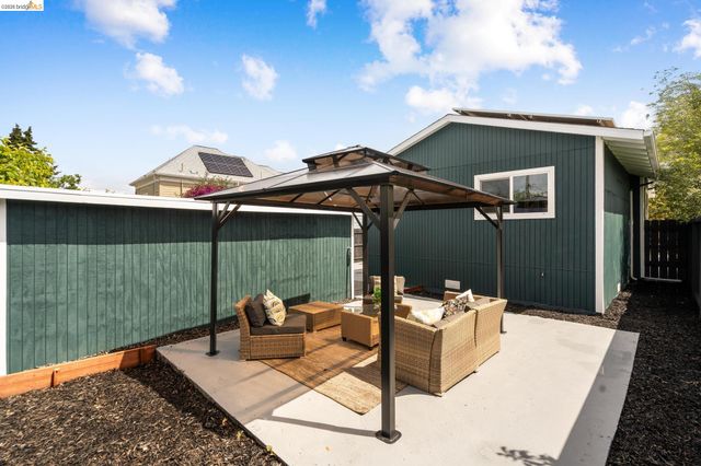 5521 Fremont St, Oakland, CA 94608