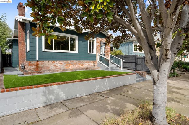 5521 Fremont St, Oakland, CA 94608