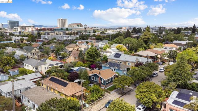 5521 Fremont St, Oakland, CA 94608